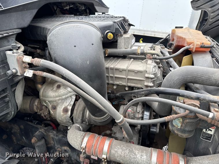 image for item YA2377 2017 Freightliner Cascadia 125 semi truck