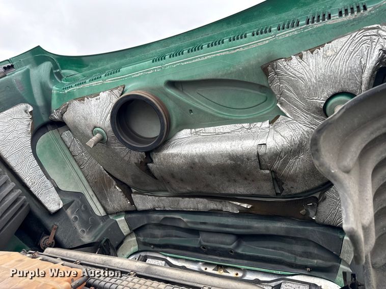 image for item YA2377 2017 Freightliner Cascadia 125 semi truck