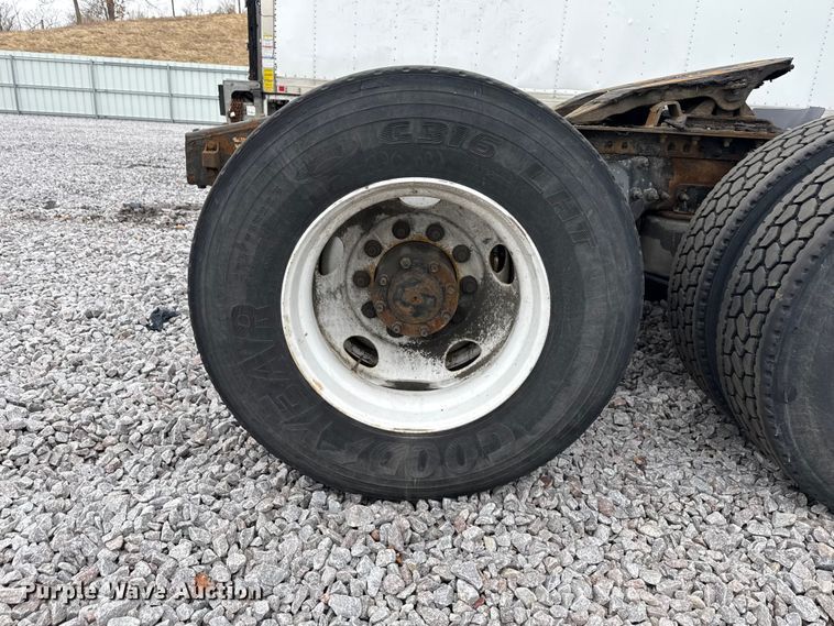 image for item YA2377 2017 Freightliner Cascadia 125 semi truck