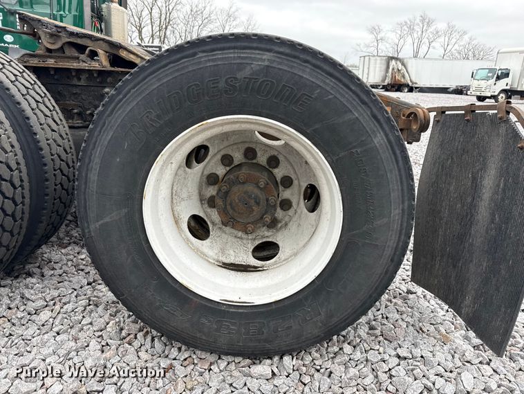 image for item YA2377 2017 Freightliner Cascadia 125 semi truck