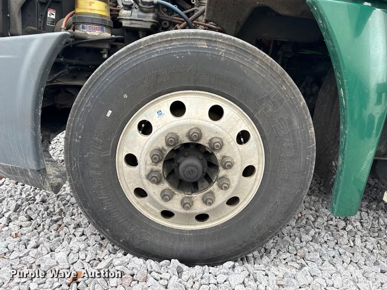 image for item YA2377 2017 Freightliner Cascadia 125 semi truck