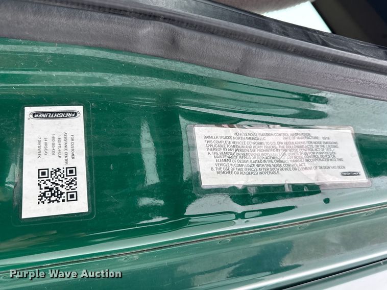 image for item YA2377 2017 Freightliner Cascadia 125 semi truck