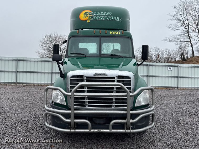 image for item YA2378 2017 Freightliner Cascadia 125 semi truck