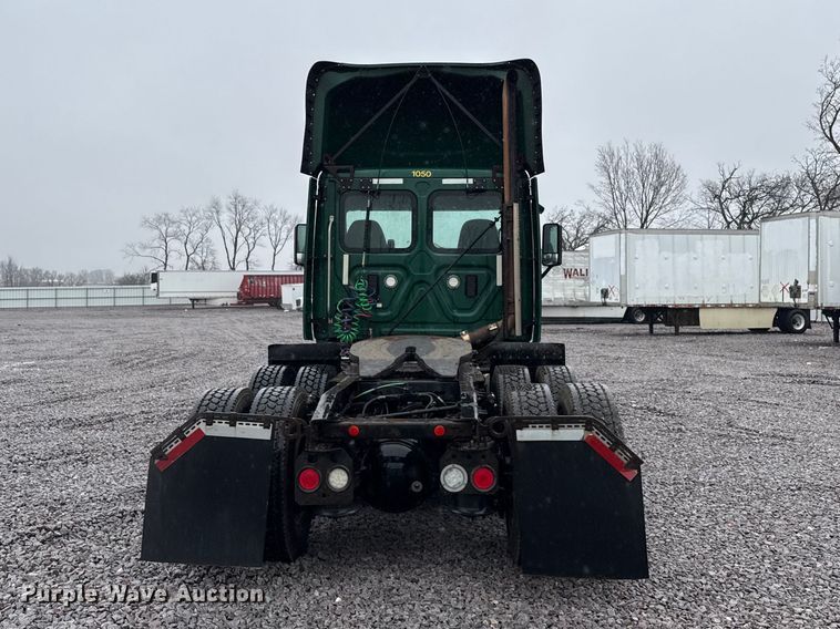 image for item YA2378 2017 Freightliner Cascadia 125 semi truck