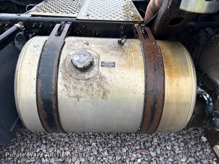 image for item YA2378 2017 Freightliner Cascadia 125 semi truck