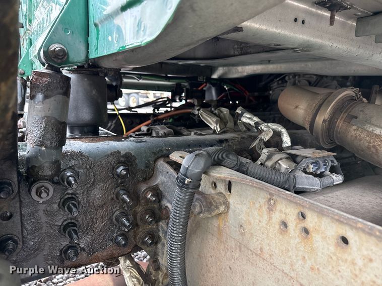 image for item YA2378 2017 Freightliner Cascadia 125 semi truck