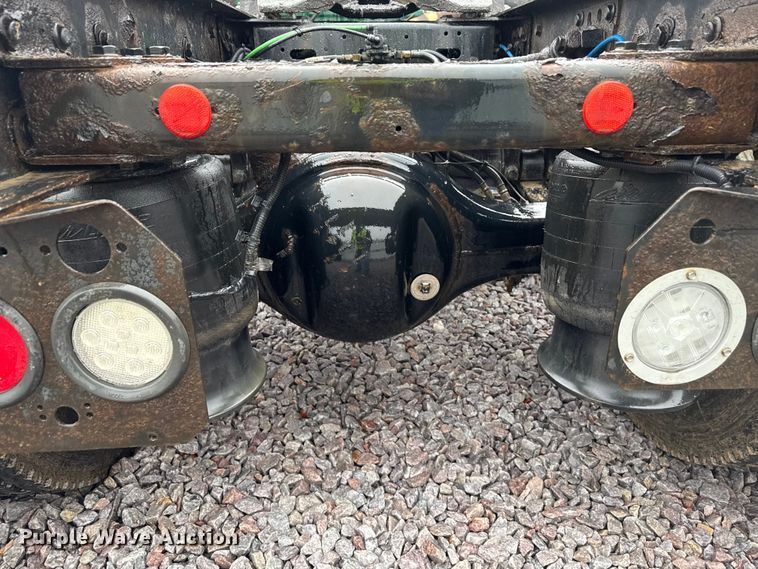 image for item YA2378 2017 Freightliner Cascadia 125 semi truck