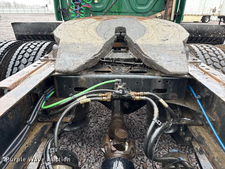 image for item YA2378 2017 Freightliner Cascadia 125 semi truck