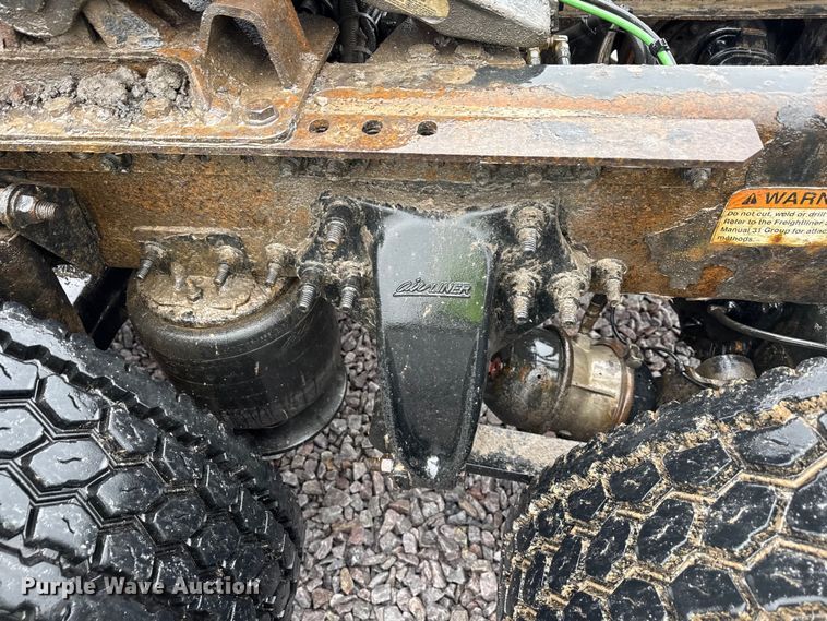 image for item YA2378 2017 Freightliner Cascadia 125 semi truck