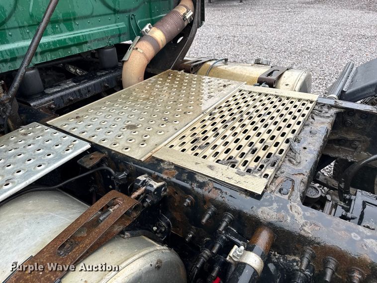 image for item YA2378 2017 Freightliner Cascadia 125 semi truck