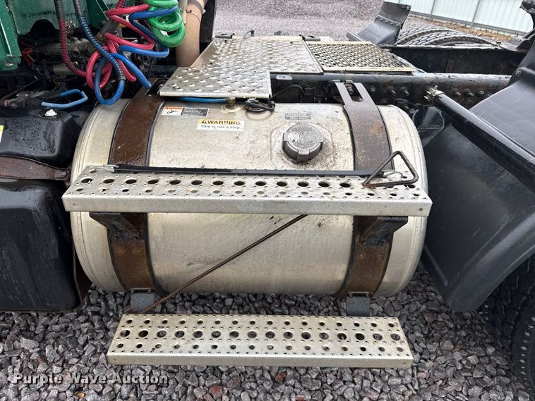 image for item YA2378 2017 Freightliner Cascadia 125 semi truck