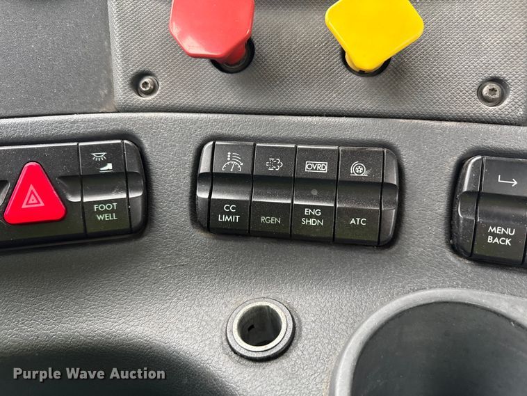 image for item YA2378 2017 Freightliner Cascadia 125 semi truck