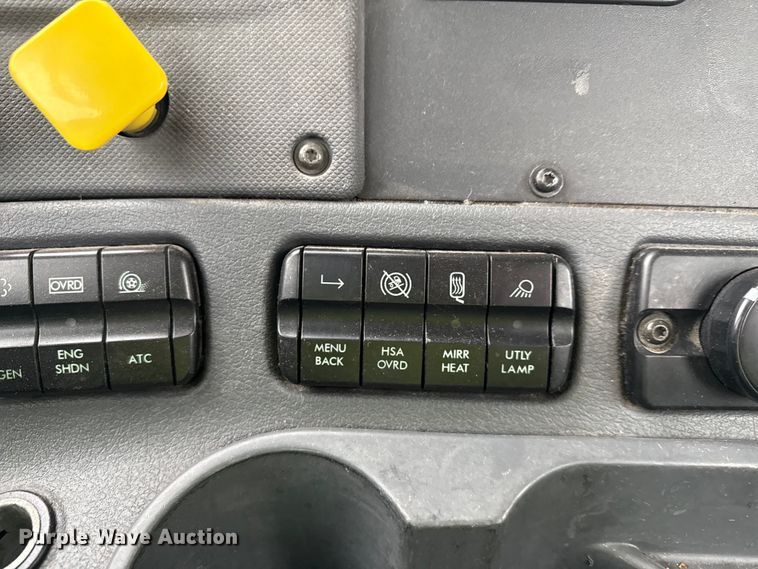 image for item YA2378 2017 Freightliner Cascadia 125 semi truck