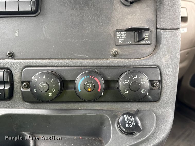 image for item YA2378 2017 Freightliner Cascadia 125 semi truck