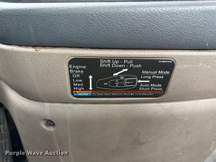 image for item YA2378 2017 Freightliner Cascadia 125 semi truck