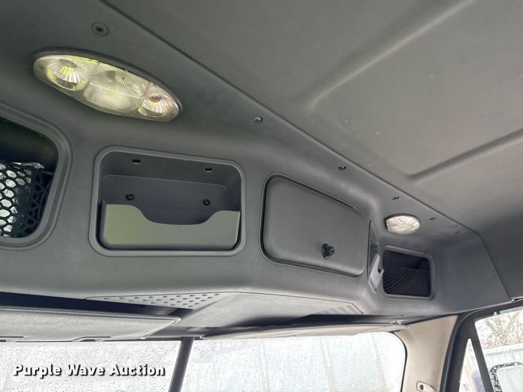 image for item YA2378 2017 Freightliner Cascadia 125 semi truck