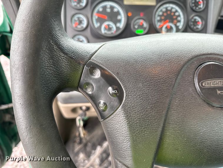 image for item YA2378 2017 Freightliner Cascadia 125 semi truck