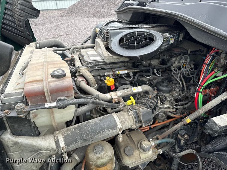 image for item YA2378 2017 Freightliner Cascadia 125 semi truck