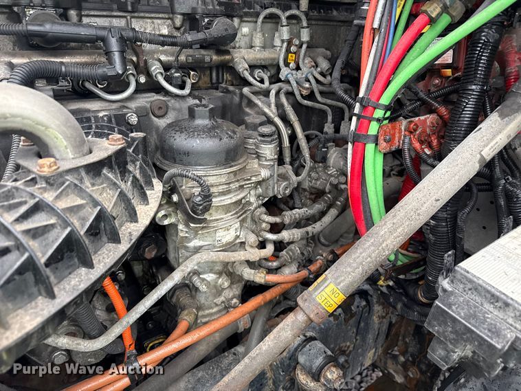 image for item YA2378 2017 Freightliner Cascadia 125 semi truck