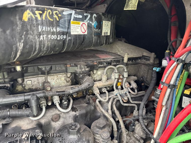 image for item YA2378 2017 Freightliner Cascadia 125 semi truck