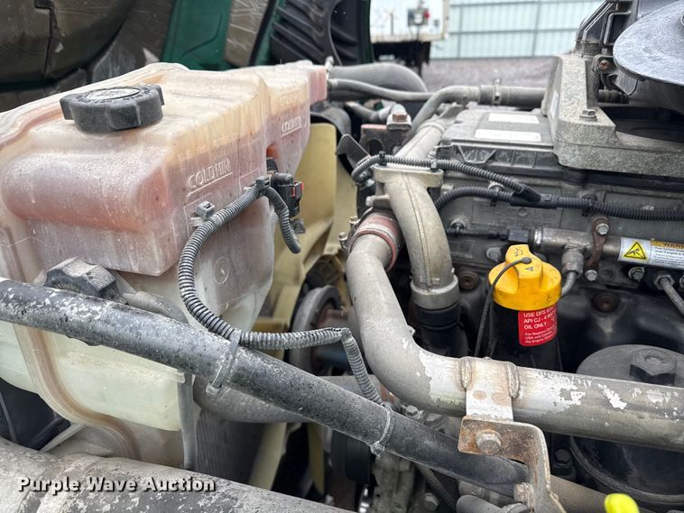 image for item YA2378 2017 Freightliner Cascadia 125 semi truck