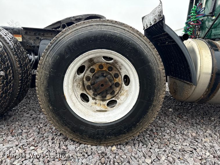 image for item YA2378 2017 Freightliner Cascadia 125 semi truck