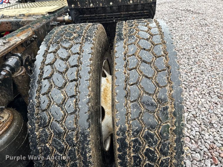 image for item YA2378 2017 Freightliner Cascadia 125 semi truck