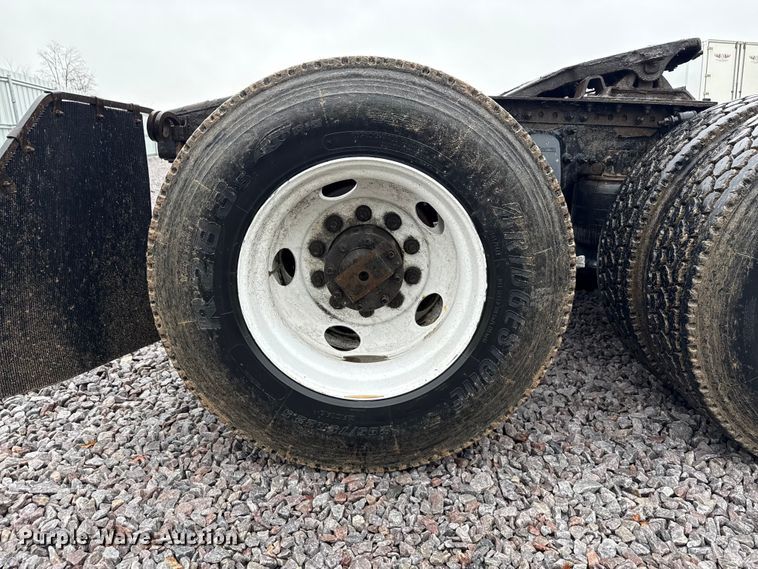 image for item YA2378 2017 Freightliner Cascadia 125 semi truck