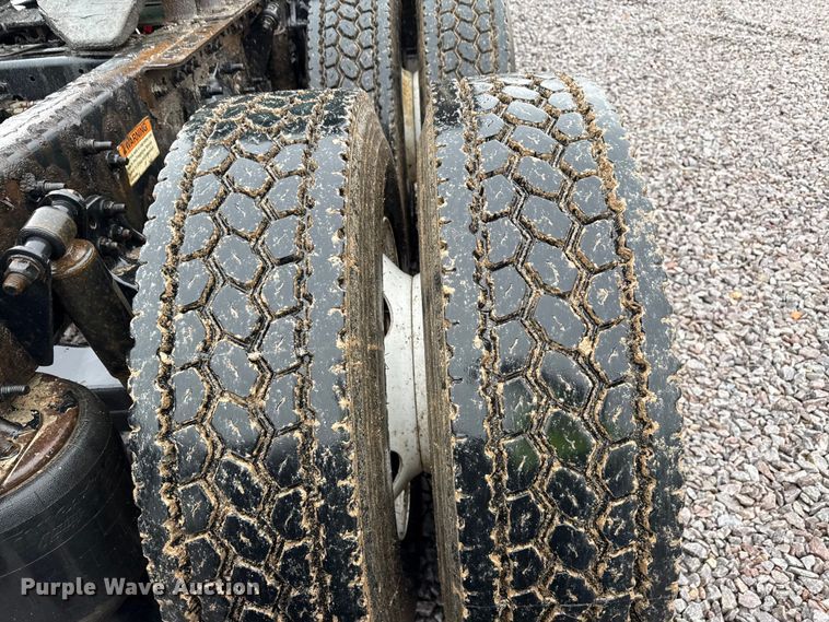 image for item YA2378 2017 Freightliner Cascadia 125 semi truck