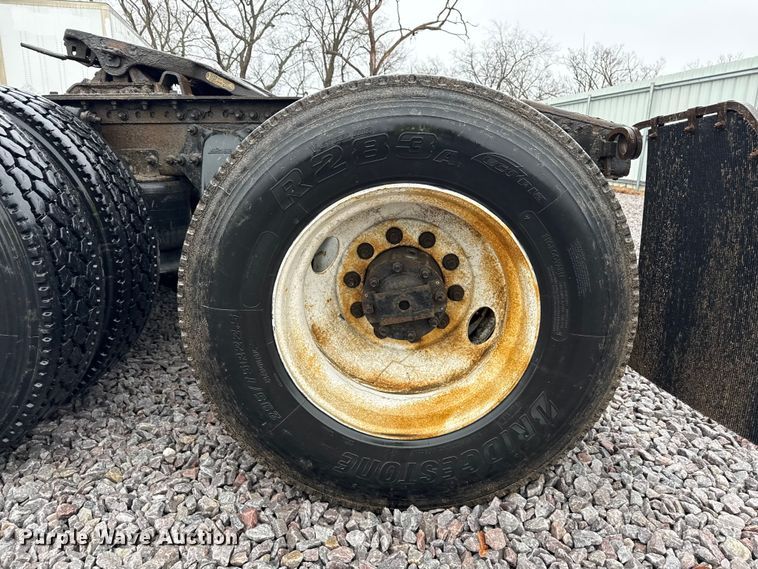 image for item YA2378 2017 Freightliner Cascadia 125 semi truck