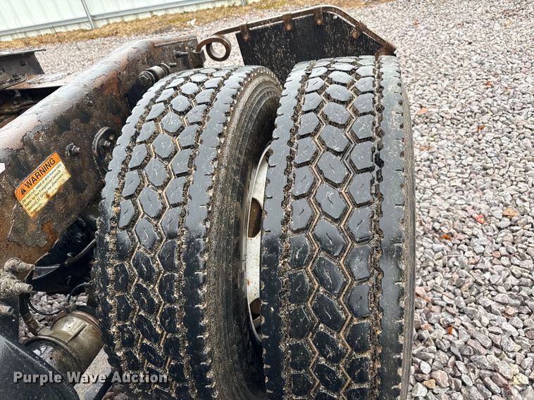 image for item YA2378 2017 Freightliner Cascadia 125 semi truck