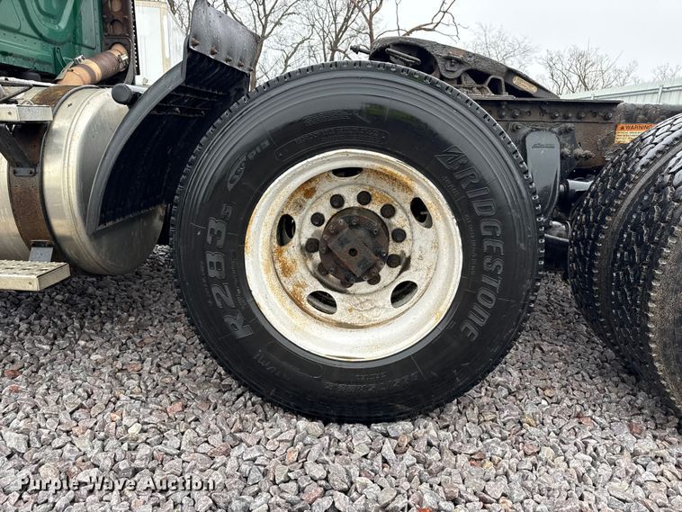 image for item YA2378 2017 Freightliner Cascadia 125 semi truck