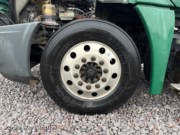 image for item YA2378 2017 Freightliner Cascadia 125 semi truck