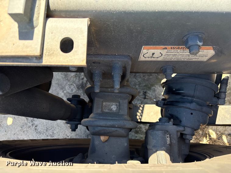 image for item YA2414 2020 Freightliner Cascadia semi truck