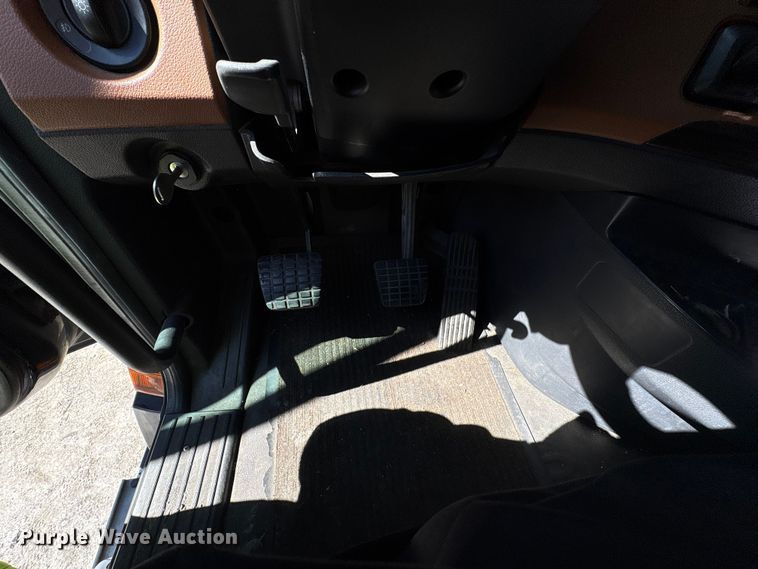image for item YA2414 2020 Freightliner Cascadia semi truck