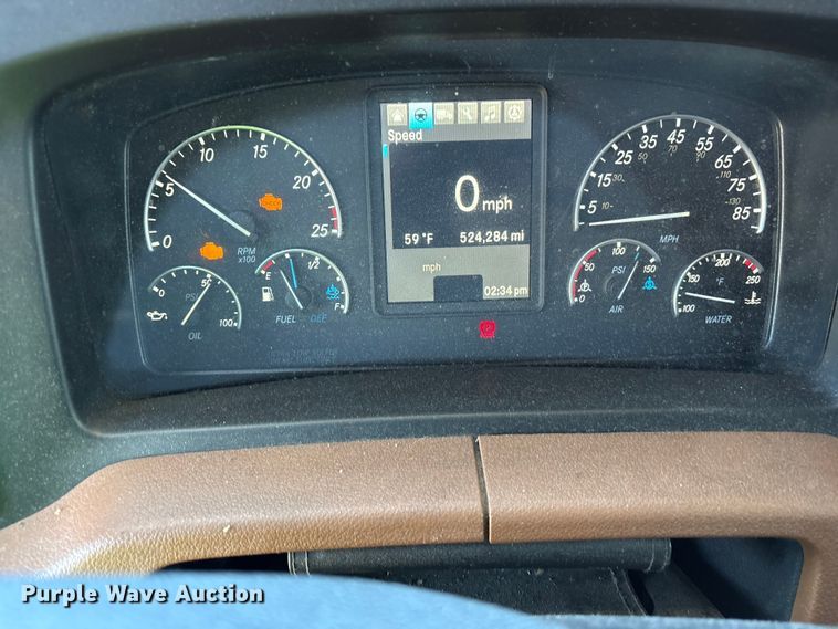 image for item YA2414 2020 Freightliner Cascadia semi truck