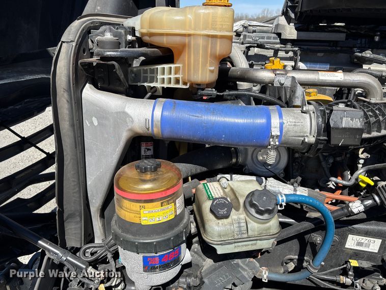 image for item YA2414 2020 Freightliner Cascadia semi truck