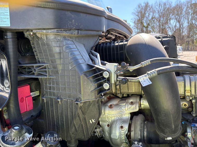 image for item YA2414 2020 Freightliner Cascadia semi truck
