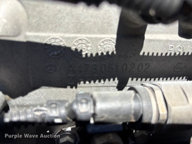 image for item YA2414 2020 Freightliner Cascadia semi truck