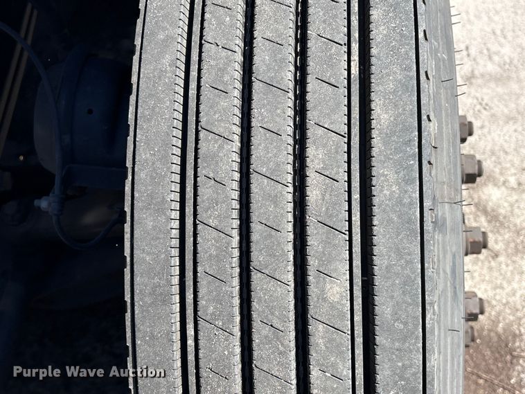 image for item YA2414 2020 Freightliner Cascadia semi truck