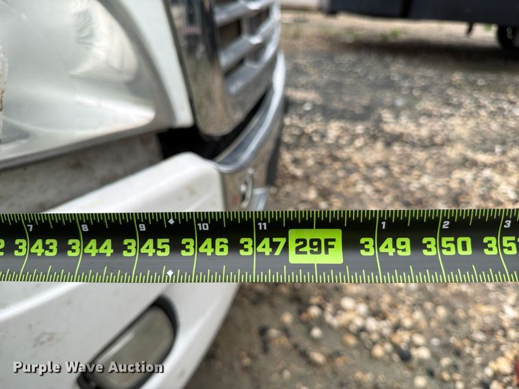 image for item YA2499 2015 Freightliner Cascadia semi truck