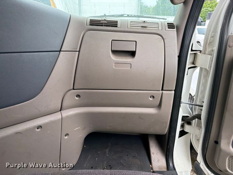 image for item YA2499 2015 Freightliner Cascadia semi truck