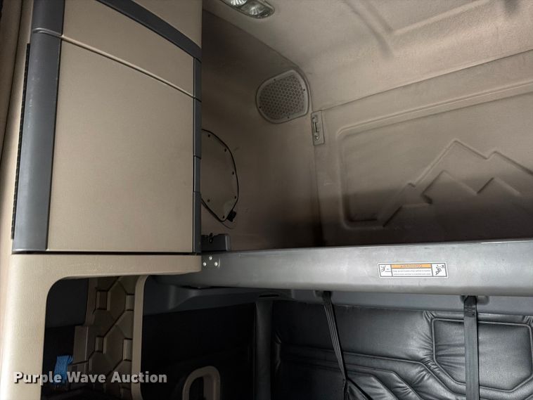 image for item YA2499 2015 Freightliner Cascadia semi truck