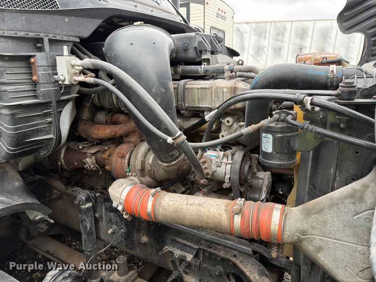 image for item YA2499 2015 Freightliner Cascadia semi truck