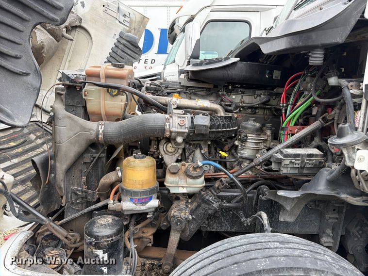 image for item YA2499 2015 Freightliner Cascadia semi truck