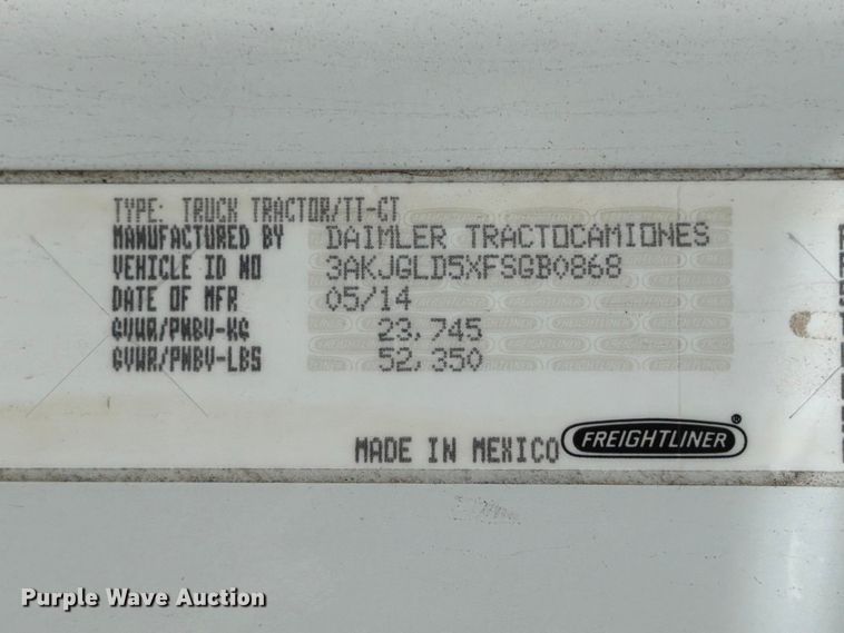 image for item YA2499 2015 Freightliner Cascadia semi truck