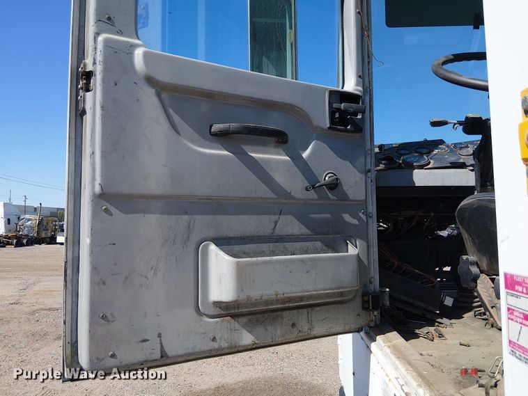 image for item YA2503 2008 Kalmar  Ottawa yard truck