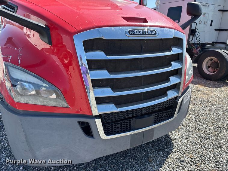 image for item YA2561 2020 Freightliner Cascadia semi truck