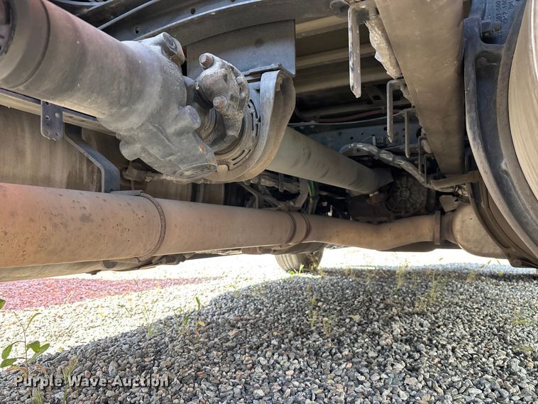 image for item YA2561 2020 Freightliner Cascadia semi truck