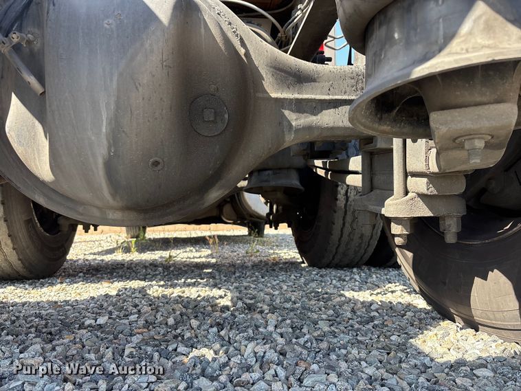 image for item YA2561 2020 Freightliner Cascadia semi truck